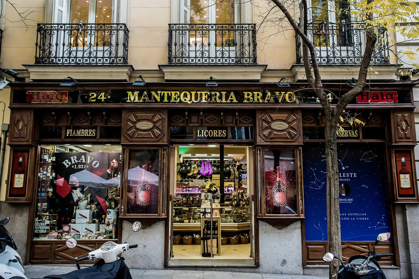 CONDÉ NAST TRAVELER | Mantequerías Bravo: la tienda gourmet favorita de los madrileños (desde 1931)
