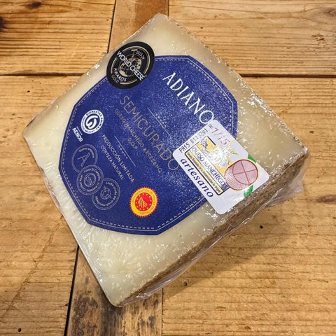 Cuña de Queso Adiano Manchego Semicurado 200 g – El Mejor Queso del Mundo Adiano