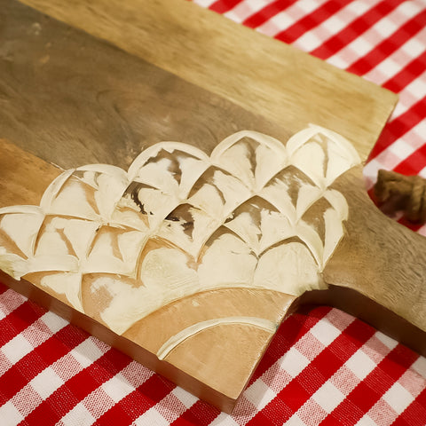 Tabla de Madera con Mandala Tallado a Mano